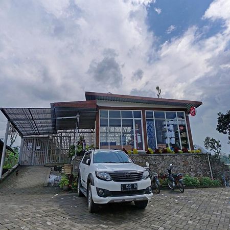 Oyo 90225 Rumah Bambu Trawas Syariah Pasuruan Extérieur photo