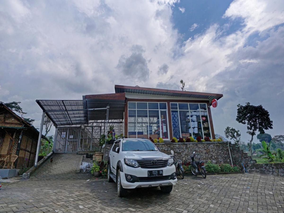 Oyo 90225 Rumah Bambu Trawas Syariah Pasuruan Extérieur photo