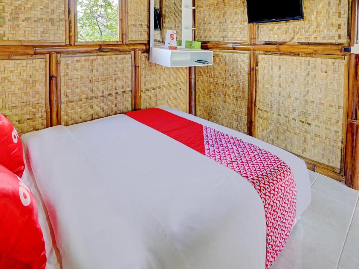 Oyo 90225 Rumah Bambu Trawas Syariah Pasuruan Extérieur photo