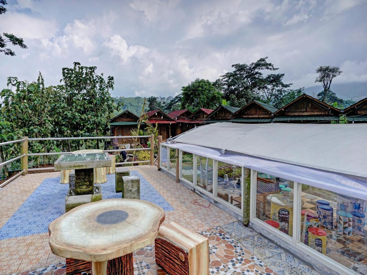 Oyo 90225 Rumah Bambu Trawas Syariah Pasuruan Extérieur photo